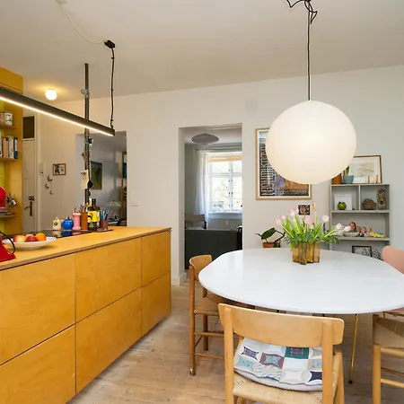 Art-filled Flat With Courtyard Oasis In Norrebro Διαμέρισμα *