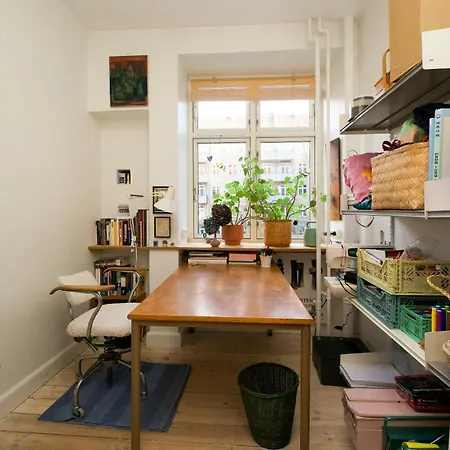Art-filled Flat With Courtyard Oasis In Norrebro Διαμέρισμα