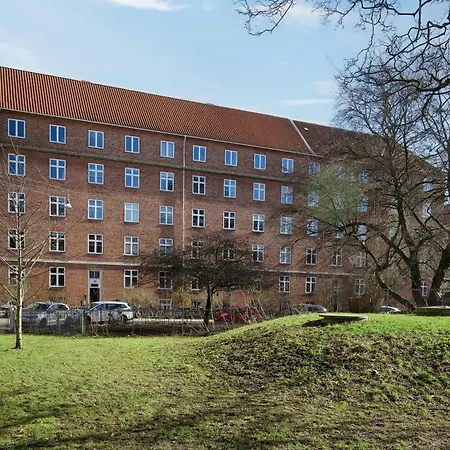 Art-filled Flat With Courtyard Oasis In Norrebro Διαμέρισμα