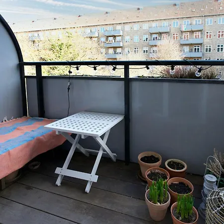 Art-filled Flat With Courtyard Oasis In Norrebro Κοπεγχάγη